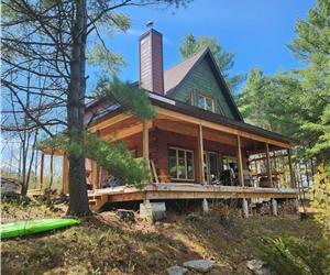 Kennebec Lake Cottage: 5 Bdm, 2BA, Waterfront, Fishing, Canoe, Kayaks, Paddleboard, Wi-Fi, Sleeps 10
