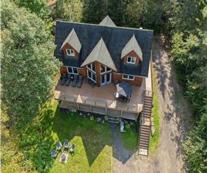 SZNS Luxury Lakefront Cottage with Private Sandy Beach & Hot Tub