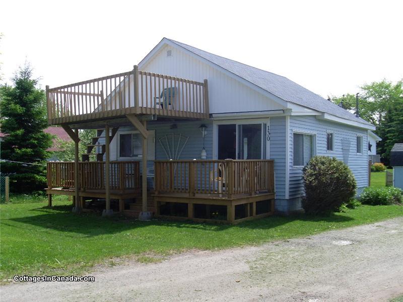 Lazy Dayzy in Caissie Cape a GrandeDigue Cottage Rental GL10034