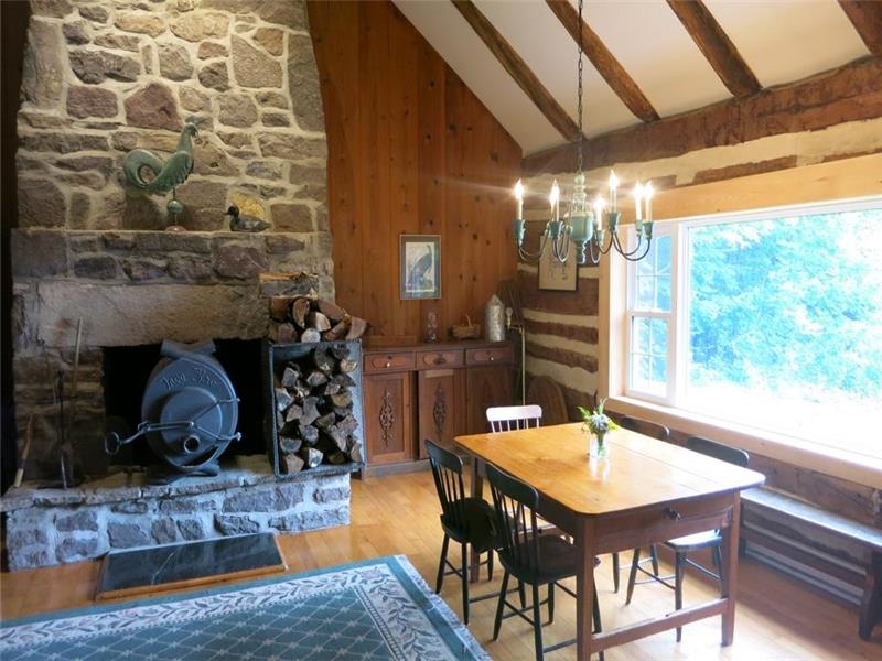Covey Hill Log Cabin Hemmingford Cottage Rental GL10211