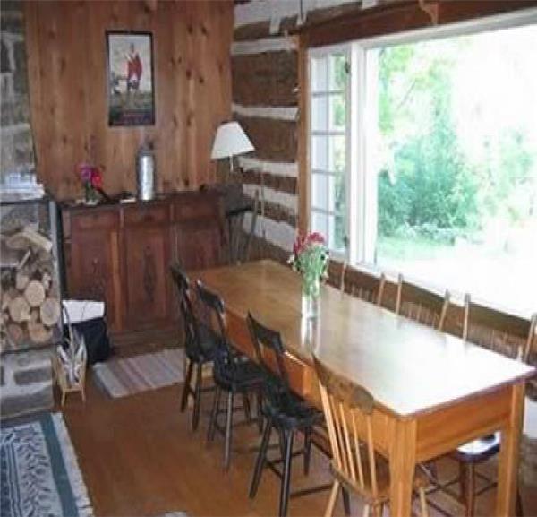 Covey Hill Log Cabin Hemmingford Cottage Rental GL10211