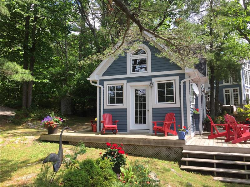 Cottage on the Point on Crystal Bobcaygeon Cottage Rental PL10245