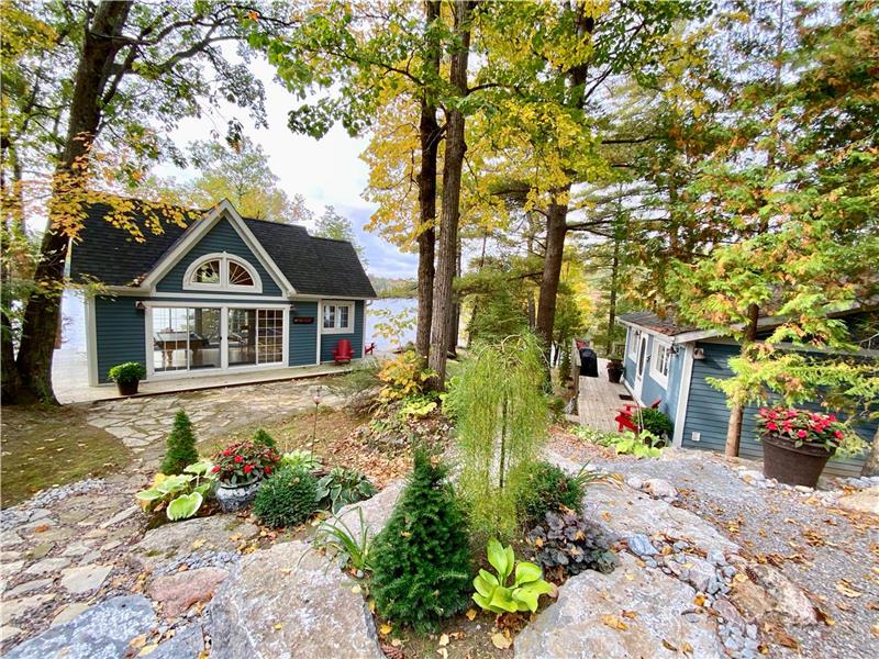 Cottage on the Point on Crystal Bobcaygeon Cottage Rental PL10245
