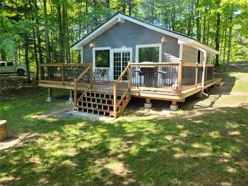 Dickey Lake Cottage Bancroft Cottage Rental DI10285 CottagesInCanada