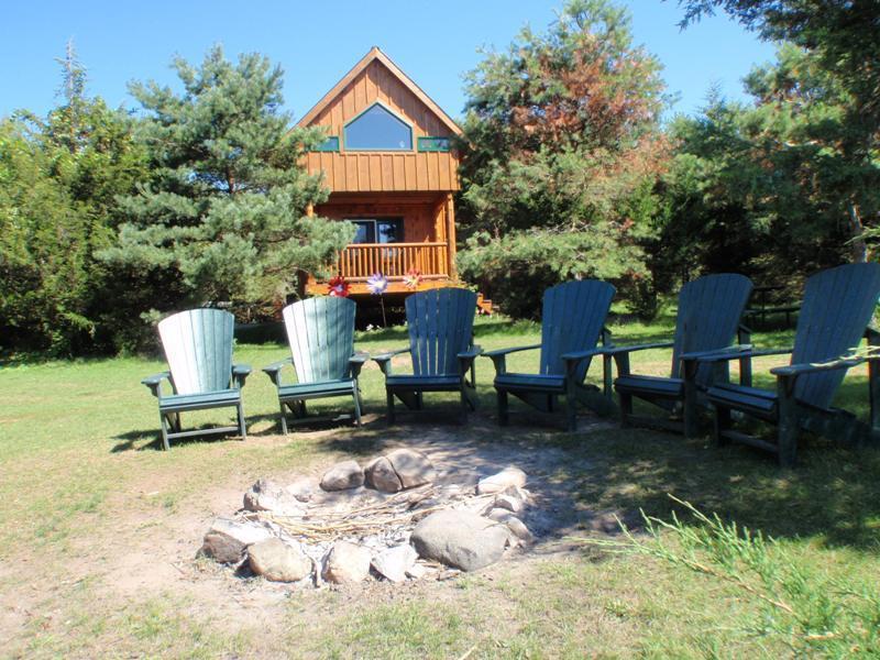 Available lakeside cabin Rice Lake Cottage Rental GL10659