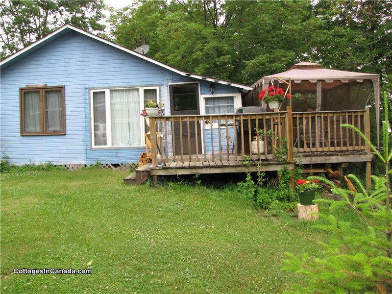 ARKADIA TRAILER PARK & COTTAGES Lindsay Cottage Rental GL10678