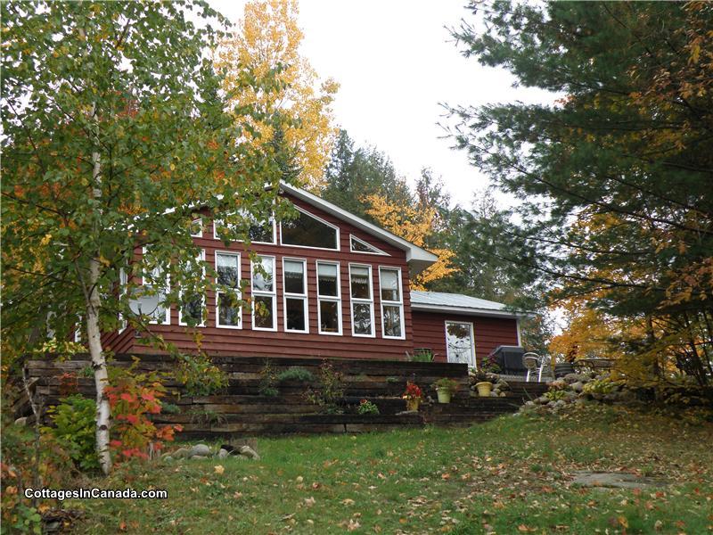 Lac Adeline ValdesBois Cottage Rental GL10736 CottagesInCanada