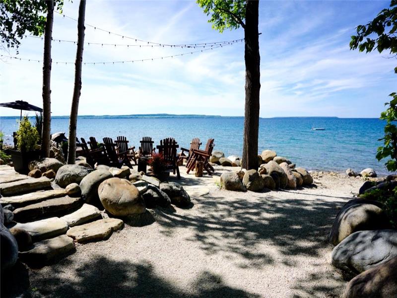 Serenity Cottage Jetski, Hot Tub, Collingwood Cottage Rental DI