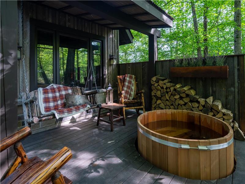 Serenity Cottage Jetski, Hot Tub, Collingwood Cottage Rental DI