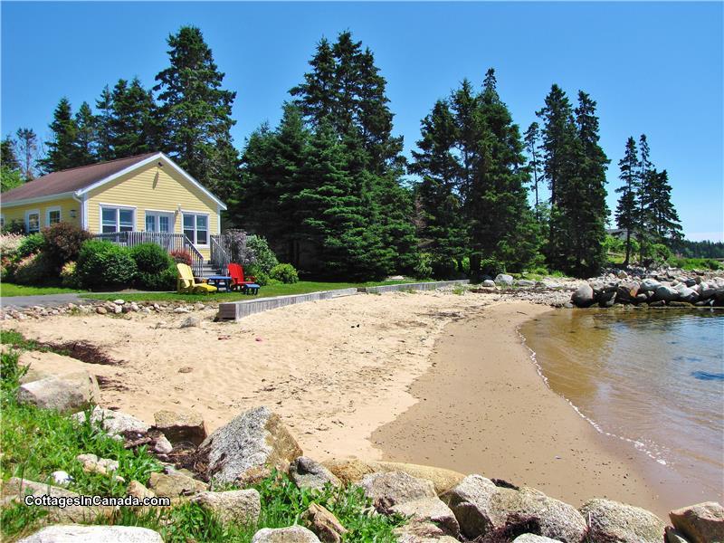 Larinda's Landing Oceanfront Boutiliers Point Cottage Rental DI