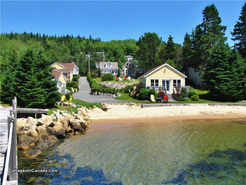 Larinda's Landing Oceanfront Boutiliers Point Cottage Rental DI