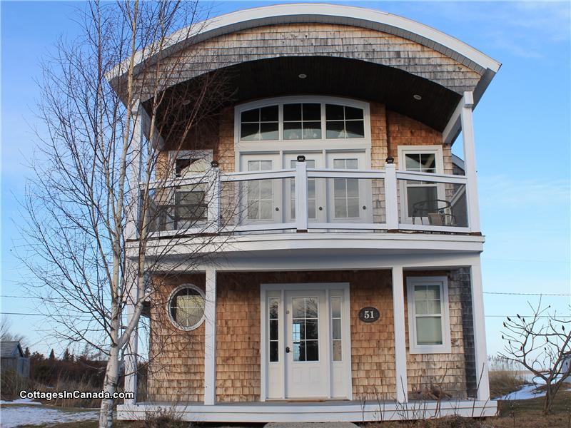 Captain's Quarters Shediac Cottage Rental GL11112 CottagesInCanada