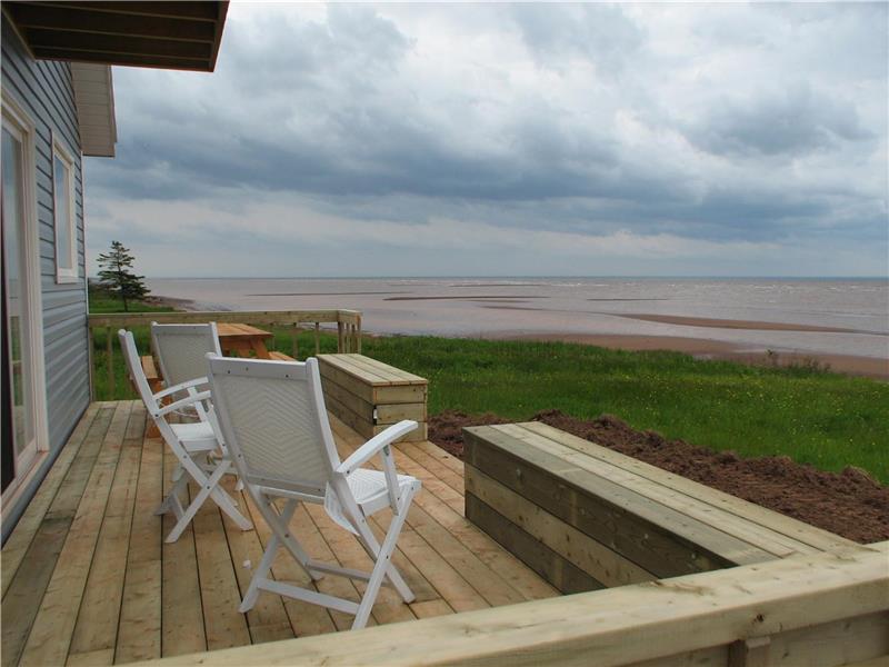 Red Sands Cottage Modern but cozy Summerside Cottage Rental PL