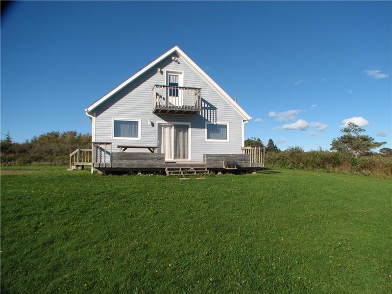 Red Sands Cottage Modern but cozy Summerside Cottage Rental PL