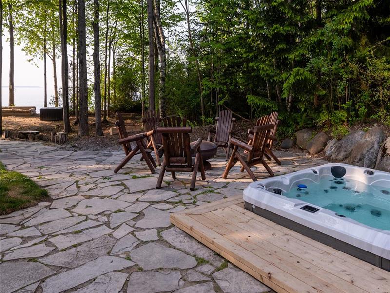 Serenity Cottage Jetski, Hot Tub, Collingwood Cottage Rental DI