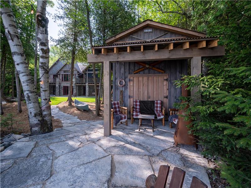 Serenity Cottage Jetski, Hot Tub, Collingwood Cottage Rental DI