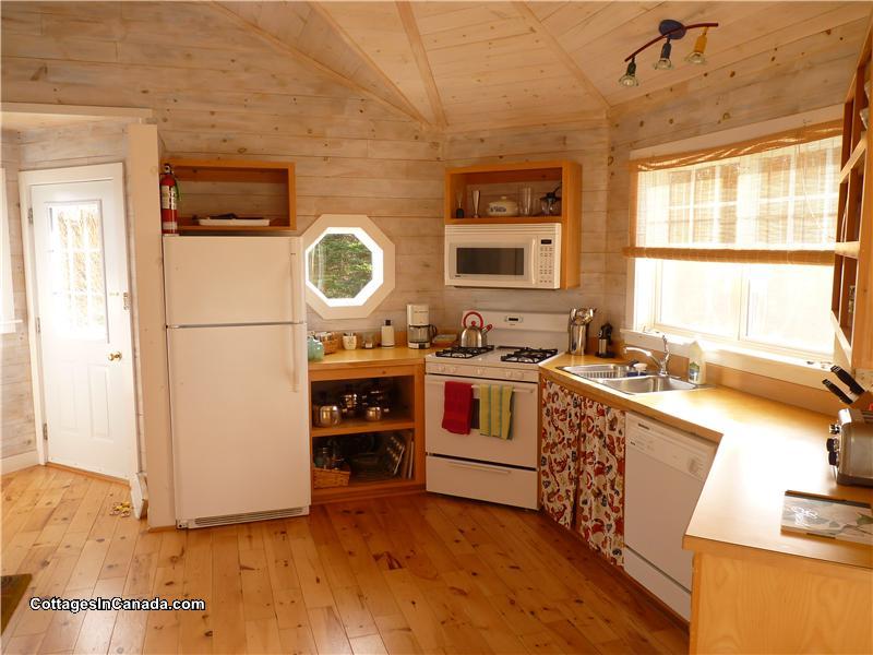 Summerhouse Argyle Shore Cottage Rental DI11690 CottagesInCanada