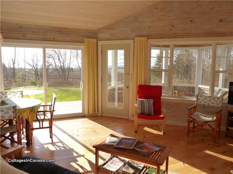 Summerhouse Argyle Shore Cottage Rental DI11690 CottagesInCanada