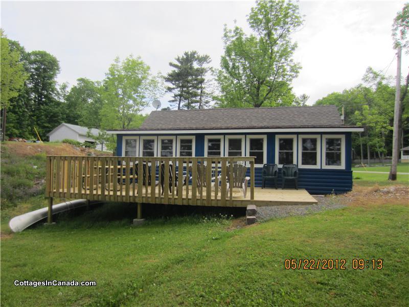 SUNSET COTTAGE Gananoque Cottage Rental GL11719 CottagesInCanada