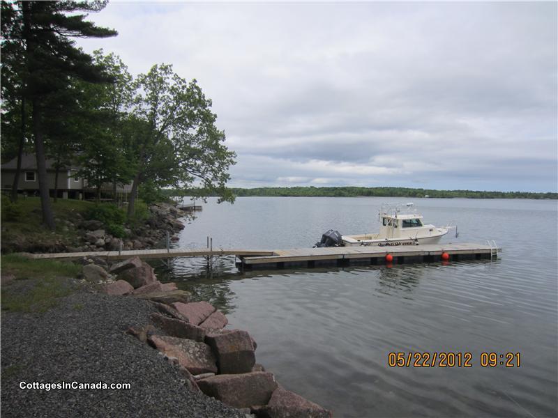 EDGEWATER COTTAGE Gananoque Cottage Rental GL11720 CottagesInCanada