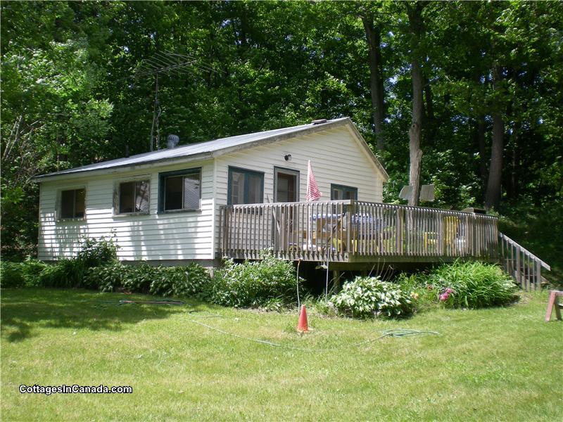 White Lake Cottage. (Two Cottages Kingston Cottage Rental GL12083