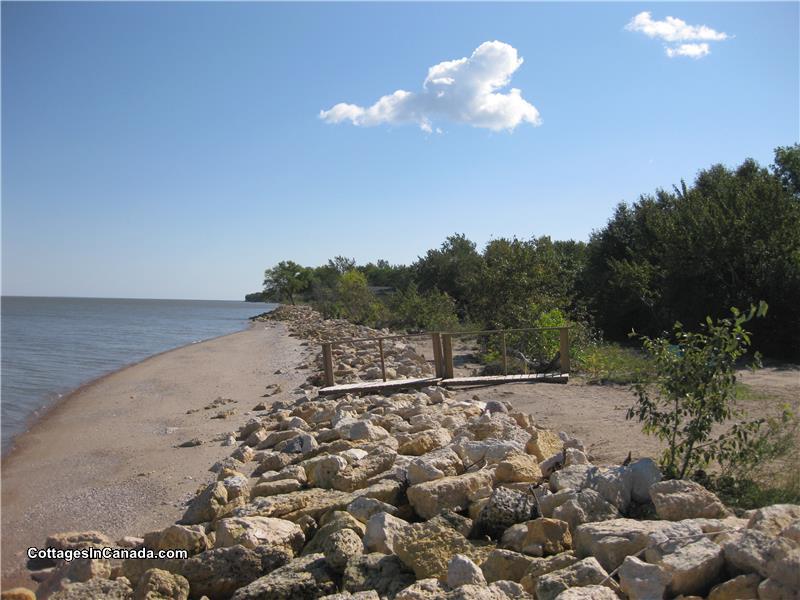Willow Island Retreat Gimli Cottage Rental PL12105 CottagesInCanada