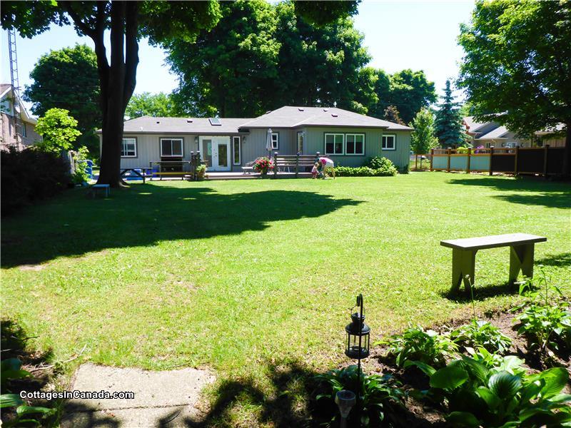 Graystone Beach 2 Lakefront Grand Bend Cottage Rental GL12331