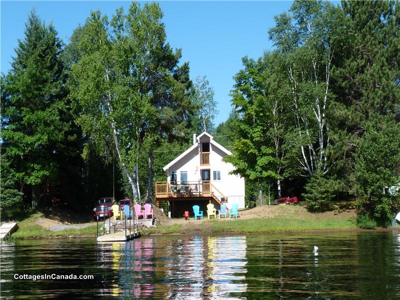 BENOIR LAKE BEAUTY Haliburton Cottage Rental PL12438