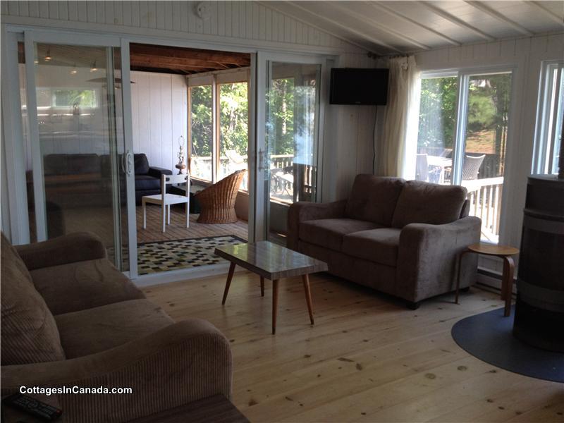 Sandy Cove Cottage Lac Gauvreau Wakefield Cottage Rental PL12579