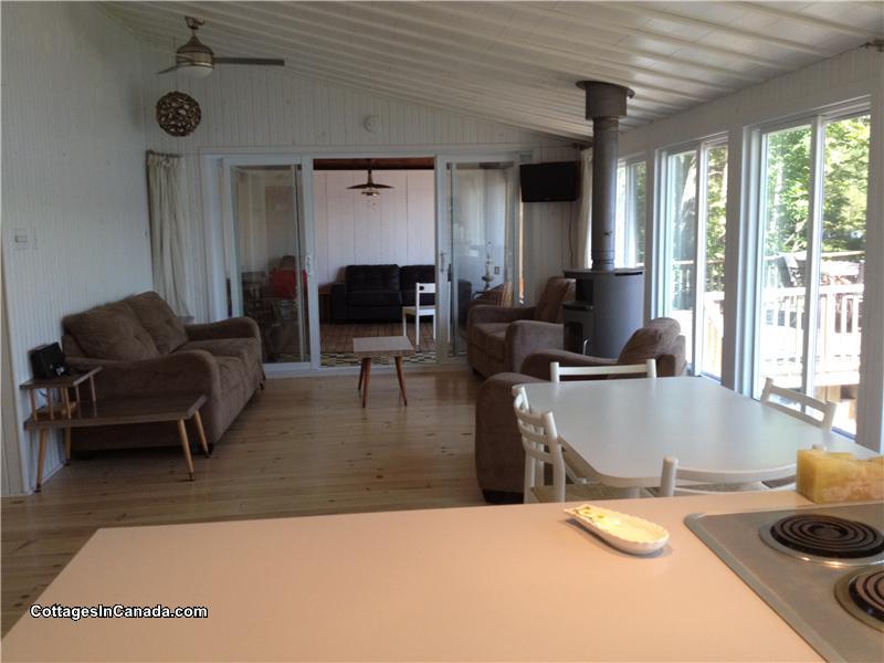 Sandy Cove Cottage Lac Gauvreau Wakefield Cottage Rental PL12579