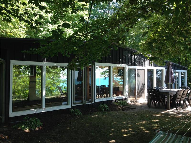 Waterfront Cottage on Lake Huron Bayfield Cottage Rental PL12685