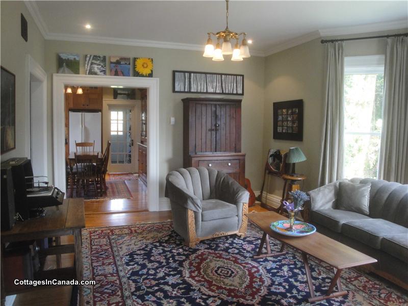 Thornbury Vacation Cottage Classic Thornbury Cottage Rental GL