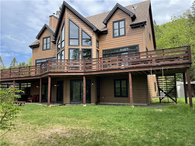 Waterfront Chalet Phoenix on Lake MontTremblant Cottage Rental GL