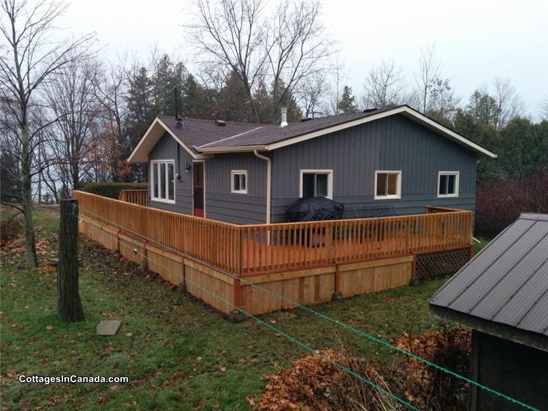 Lake Street Cottage Goderich Cottage Rental DI13391 CottagesInCanada
