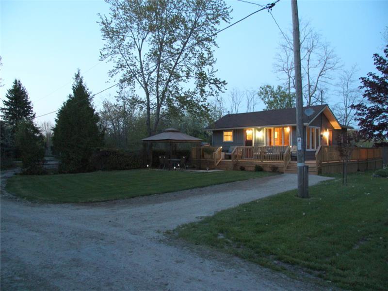 Lake Street Cottage Goderich Cottage Rental DI13391 CottagesInCanada