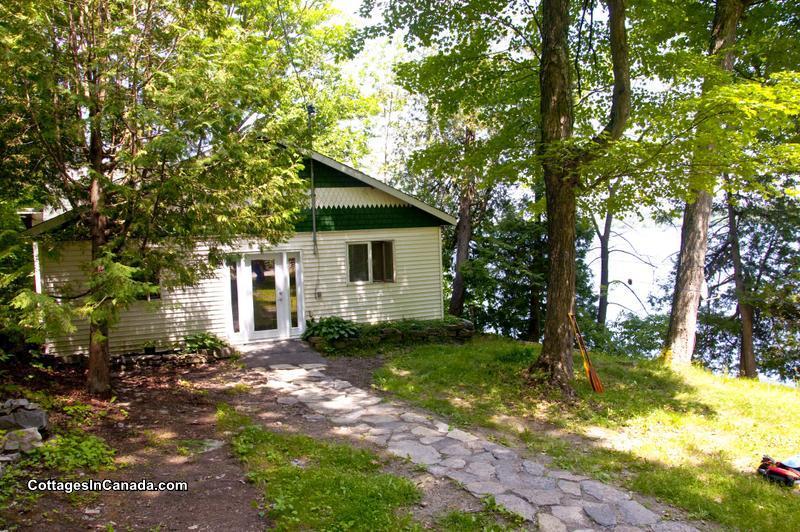 The Cove Sydenham Cottage Rental PL13508 CottagesInCanada