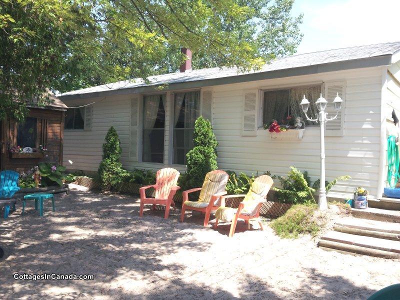 BEACH FRONT COTTAGE Wasaga Beach, Wasaga Beach Cottage Rental GL