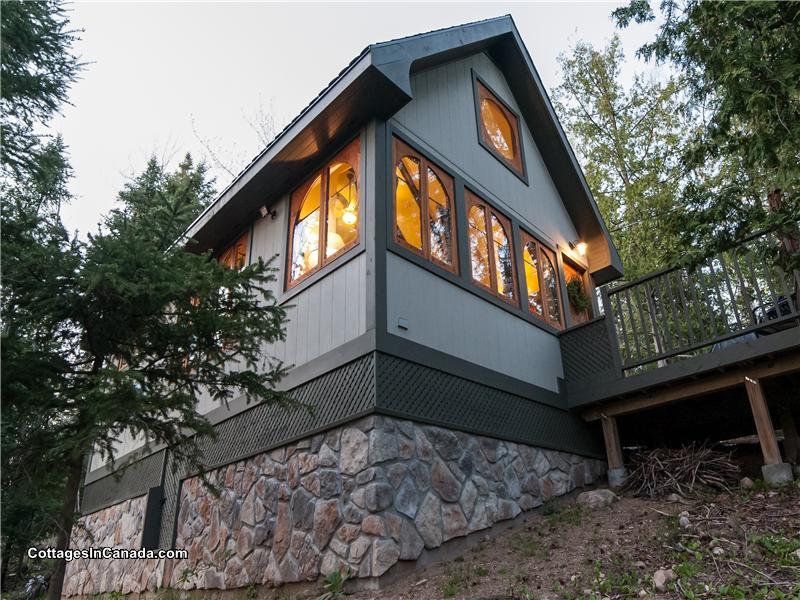 Upper Garden Nature Retreat The Powassan Cottage Rental DI13841