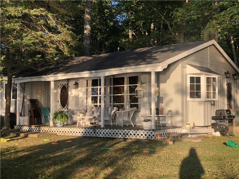 Sandbanks Sunset View Cozy Cottage Picton Cottage Rental PL14061