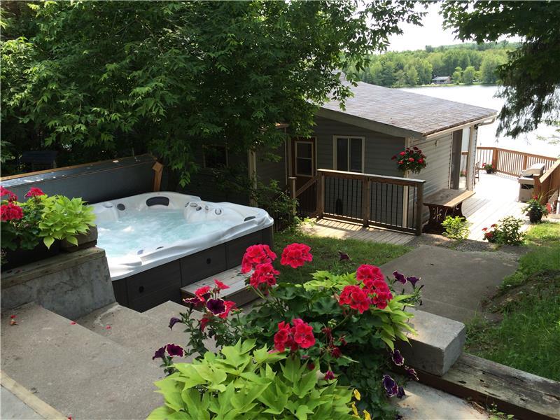 Twin Lake Retreat ValdesMonts Cottage Rental DI14170