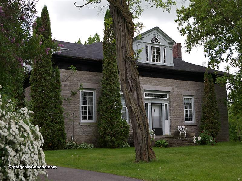 The Clarence on Quinte Picton Cottage Rental DI14171