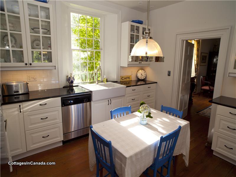 The Clarence on Quinte Picton Cottage Rental DI14171