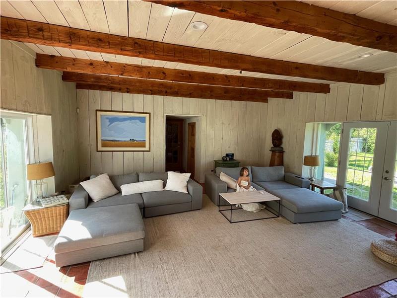 The Clarence on Quinte Picton Cottage Rental DI14171