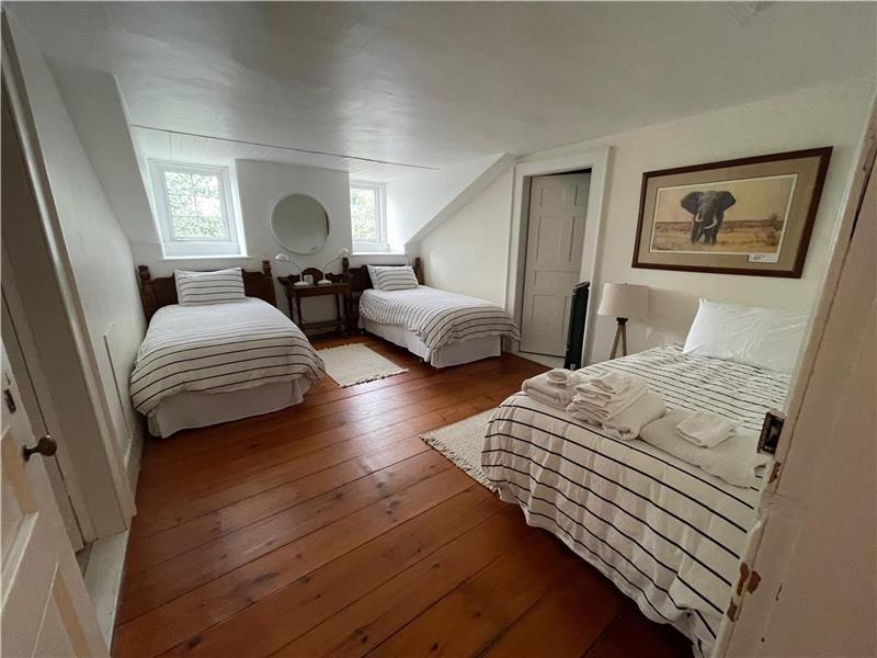 The Clarence on Quinte Picton Cottage Rental DI14171