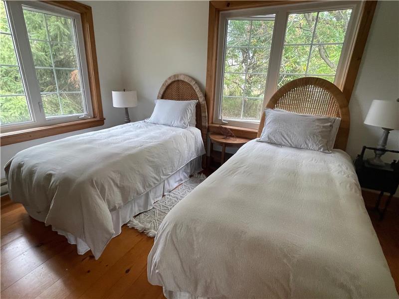 The Clarence on Quinte Picton Cottage Rental DI14171