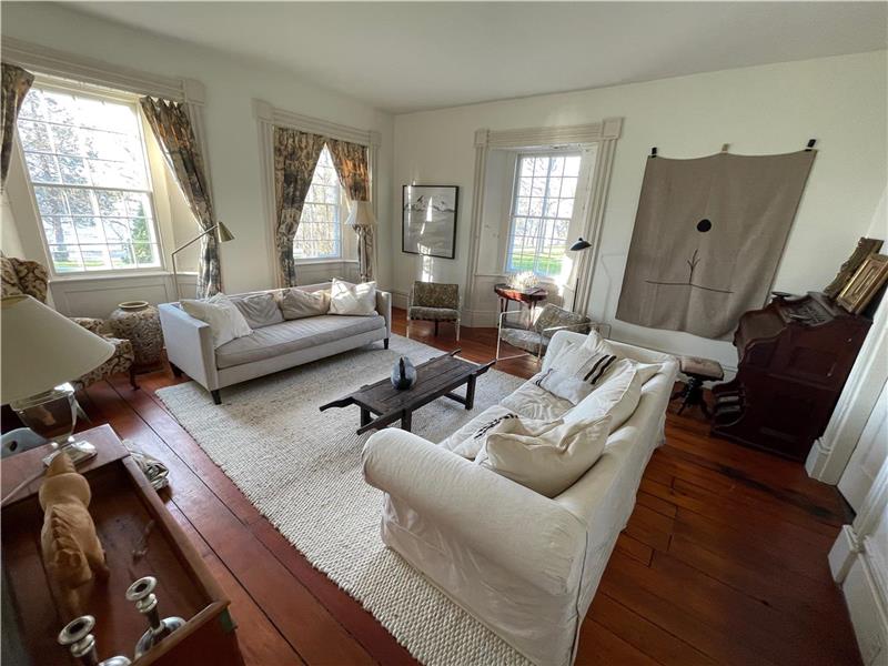 The Clarence on Quinte Picton Cottage Rental DI14171