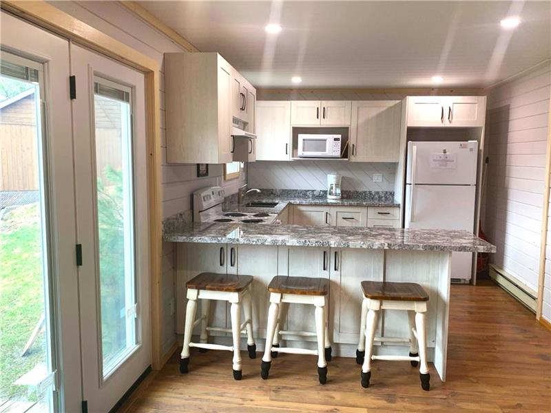 Pleasant Cove Resort PointeAuBarilStation Cottage Rental GL15784 CottagesInCanada