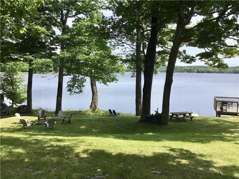 Maple Hollow Dalhousie Lake Perth Cottage Rental DI15816
