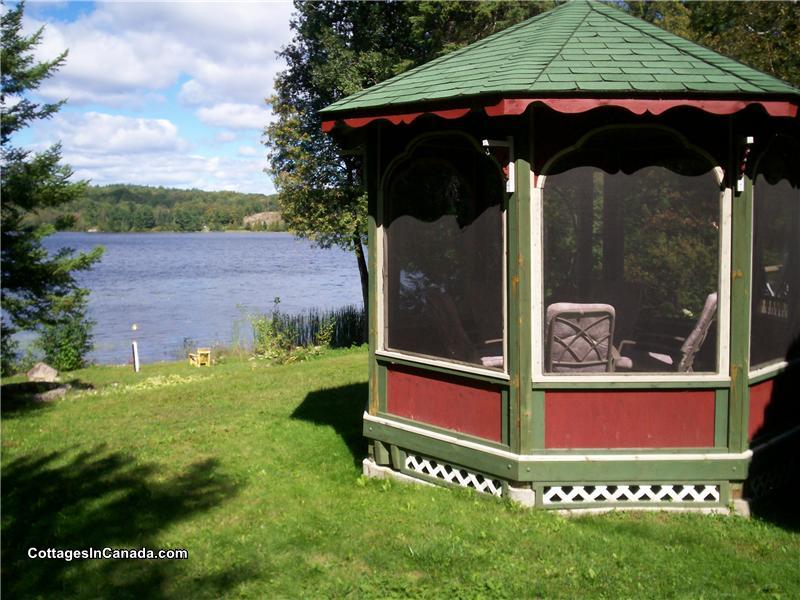Joes Lake, Lanark Highlands Ottawa Cottage Rental GL15944