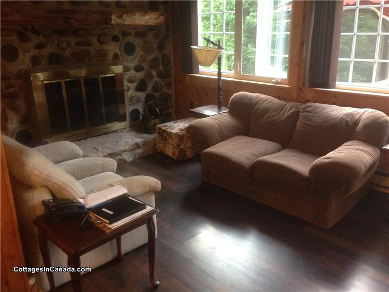 Joes Lake, Lanark Highlands Ottawa Cottage Rental GL15944